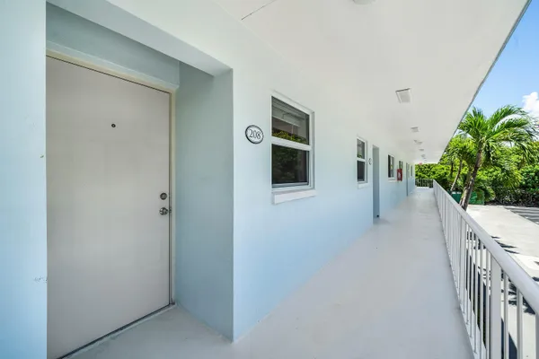 207 TROPIC ISLE DR 208