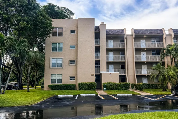 9460 TANGERINE PL 207