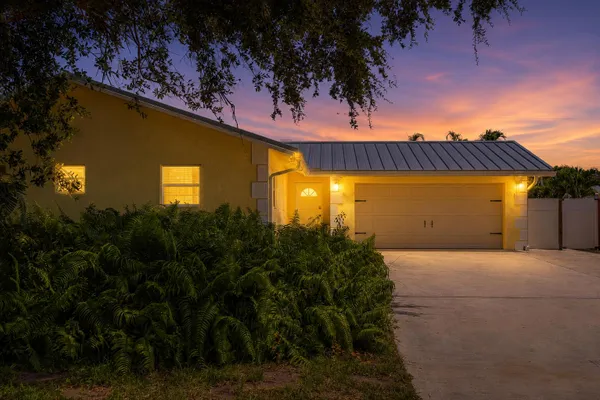 384 NW 23RD ST