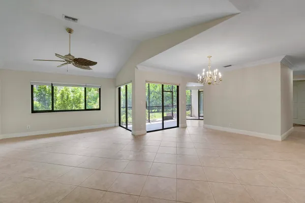 13 LEXINGTON LN A