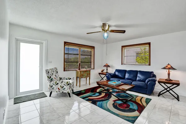 4900 NW 27 TER