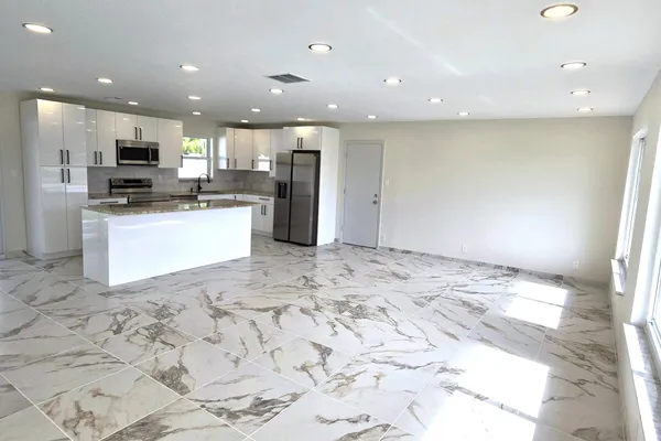 303 SW 33RD TER