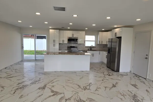 303 SW 33RD TER