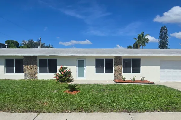 303 SW 33RD TER