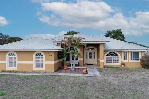 1023 CARIBBEAN AVE