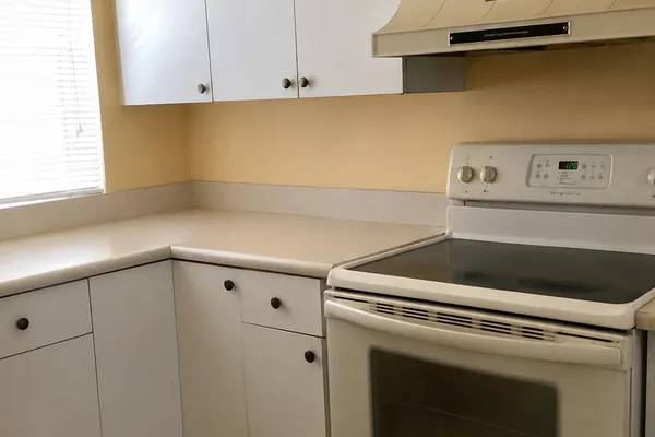 9325 LAGOON PL 107