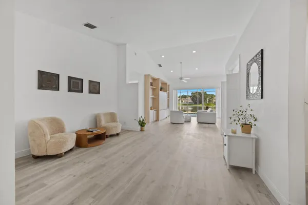 7372 ROCKBRIDGE CIR 7372