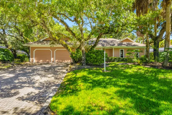 1027 MANGROVE LN