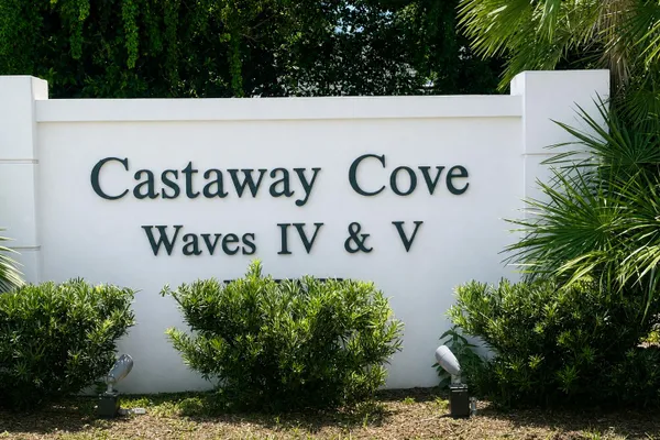 1027 MANGROVE LN