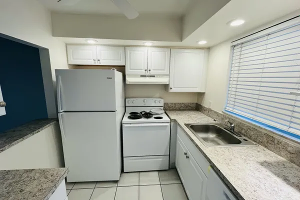 9911 SANDALFOOT BLVD 112