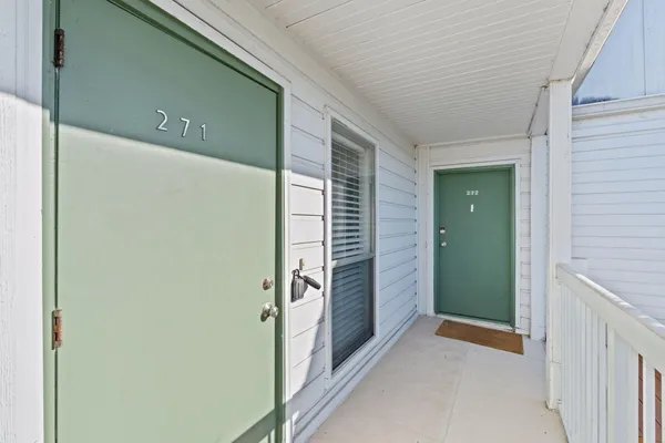 271 CYPRESS POINT DR