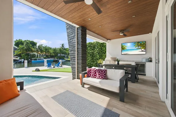 121 S GORDON RD