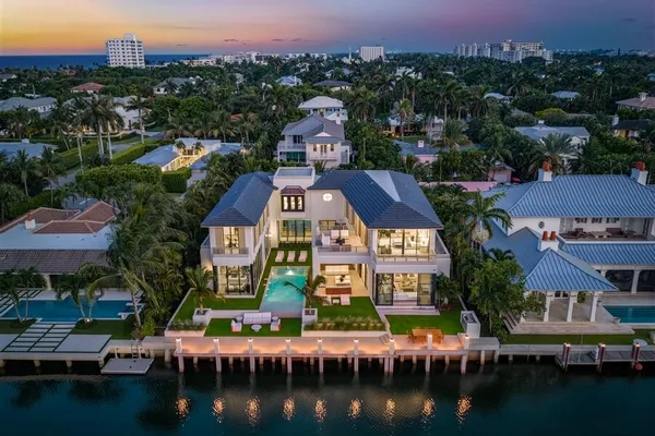 1117 BEACH DR