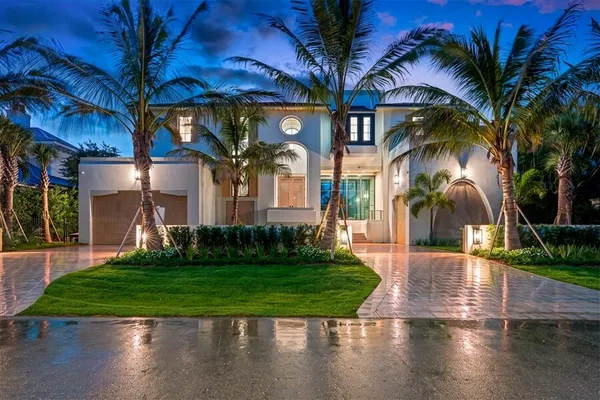 1117 BEACH DR