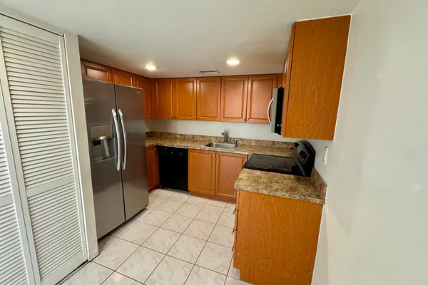 8028 SW 17TH PL 4-5