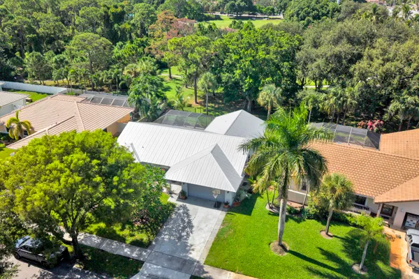 4270 NW 9TH ST