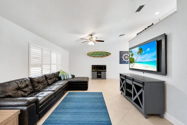 4270 NW 9TH ST