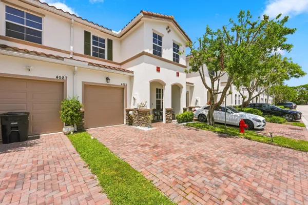 4585 TARA COVE WAY