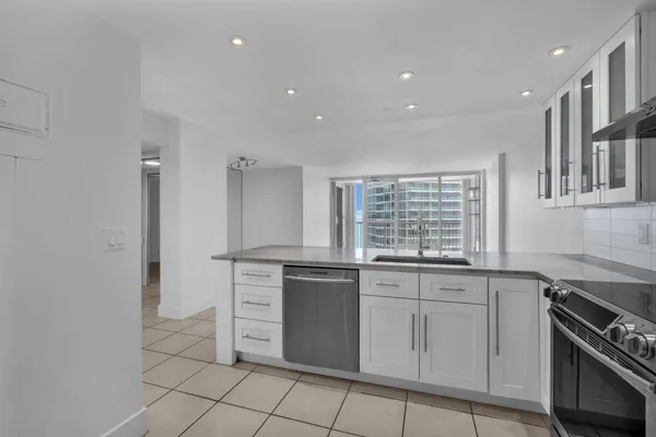 2200 NE 33RD AVE 17C