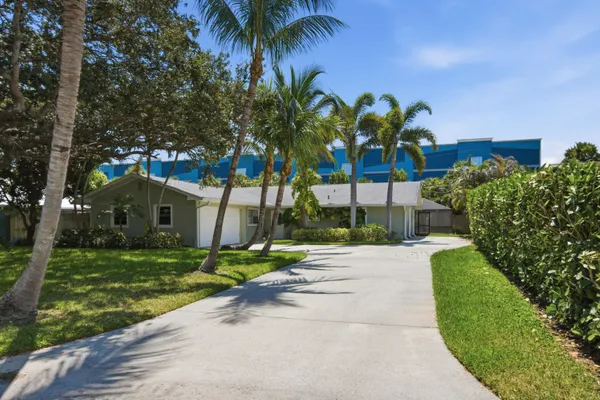 4796 SE MANATEE TER