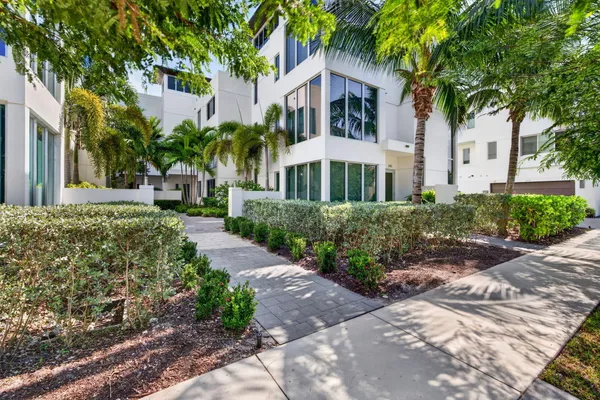 244 GARDEN CT