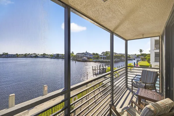 900 NE SPANISH RIVER BLVD 2W