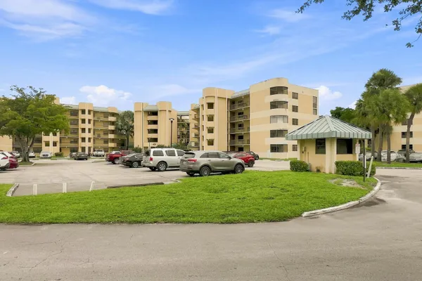 6575 W OAKLAND PARK BLVD 101