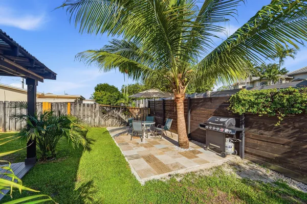 2908 NW 48TH ST