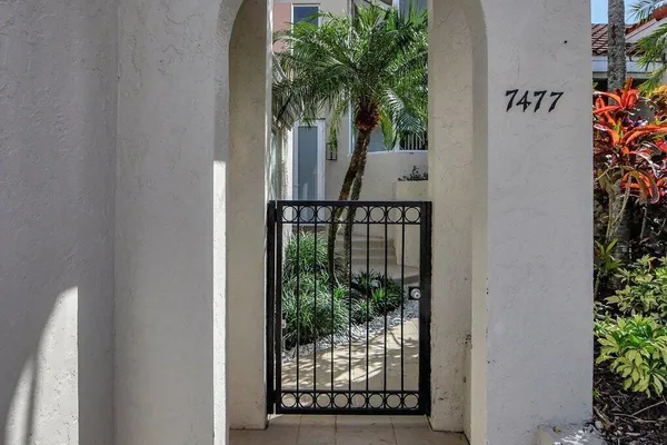 7477 CAMPO FLORIDO
