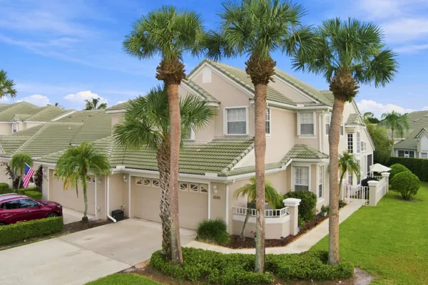 1686 SW HARBOUR ISLES CIR