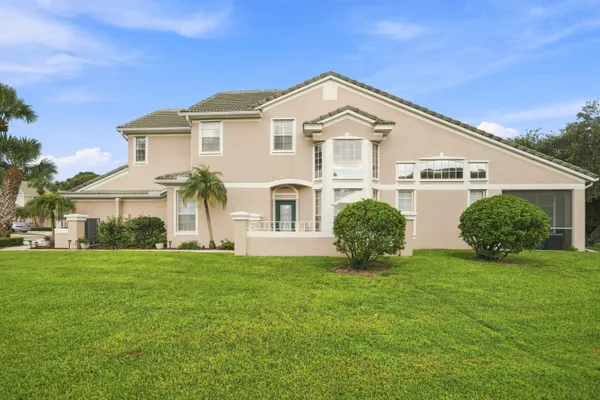 1686 SW HARBOUR ISLES CIR