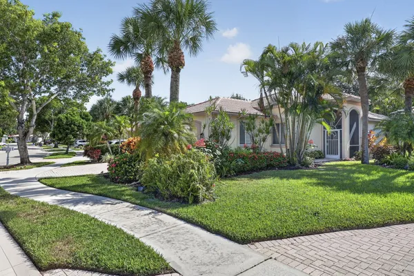 9106 BAY POINT CIR