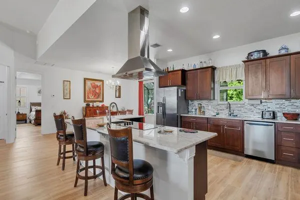 5327 N OLD DIXIE HWY