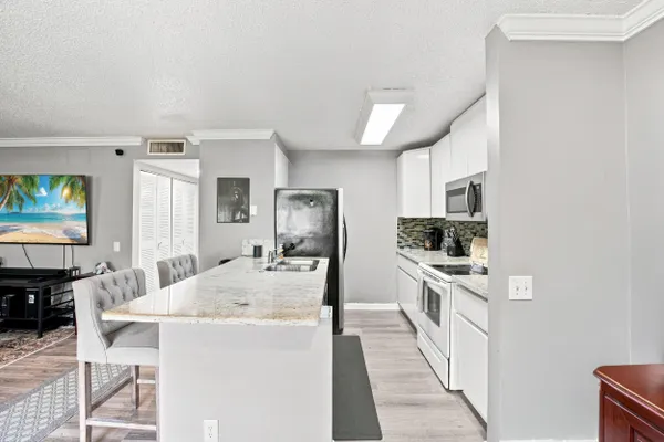 711 FOREST CLUB DR 119