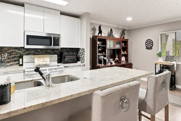 711 FOREST CLUB DR 119