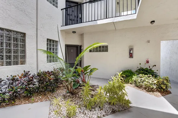 5267 EUROPA DR C