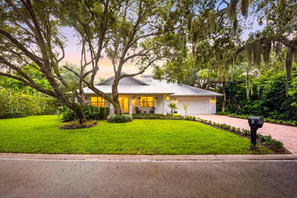 1 SABAL CT