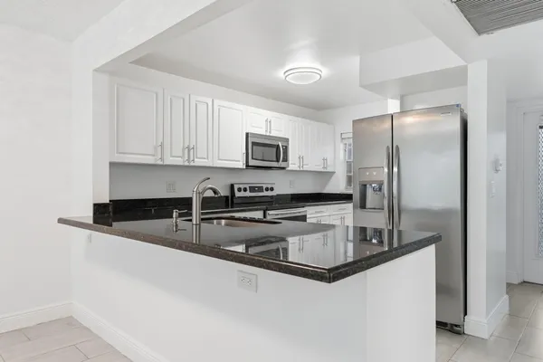 9325 LAGOON PL 405