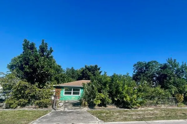 3106 TROPIC BLVD