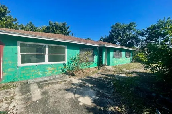3106 TROPIC BLVD