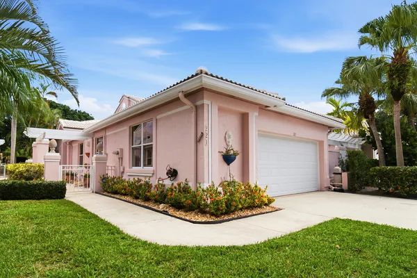 221 GREEN POINT CIR