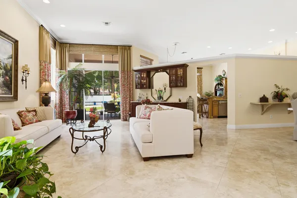 221 GREEN POINT CIR