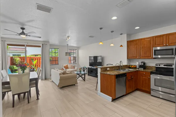 213 LAS BRISAS CIR