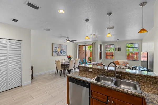 213 LAS BRISAS CIR