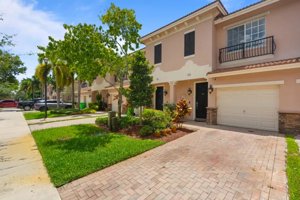 213 LAS BRISAS CIR
