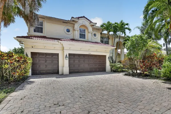 13382 LAKEPOINTE CIR