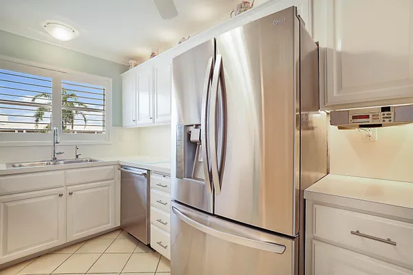 700 NE HARBOUR TER 2310