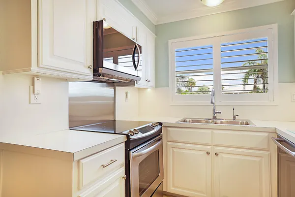 700 NE HARBOUR TER 2310