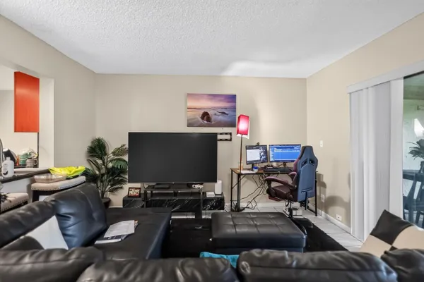3254 N PINE ISLAND RD 408