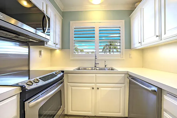 700 NE HARBOUR TER 2310